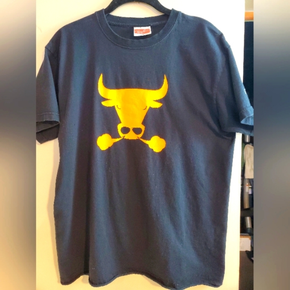 Vintage 90s Ray-Ban  Angry Bull Medium  T SHIRT (C38)**